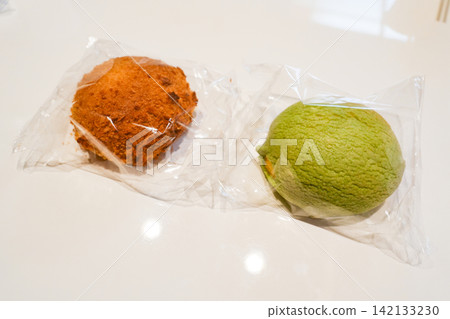 Melon bread and curry bread breakfast set 142133230