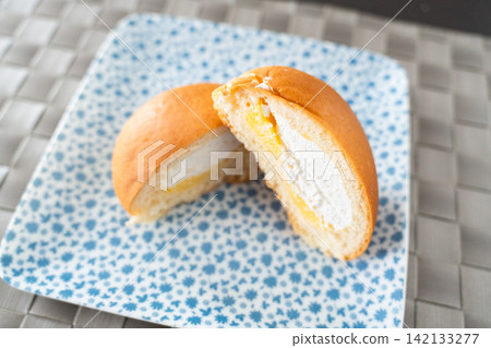 The delicious cross-section and texture of the fluffy cream bun. The delicious cross-section and texture of the fluffy cream bun. 142133277