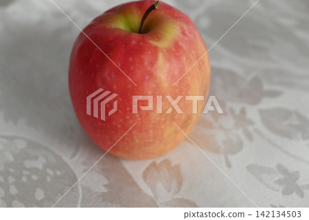 Fresh, ripe red apples Fresh, ripe red apples 142134503