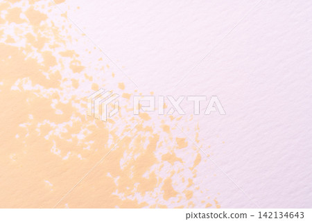 水彩背景,描繪化妝品,白色邊框,淺黃色。 水彩背景,描繪化妝品,白色邊框,淺黃色。 142134643