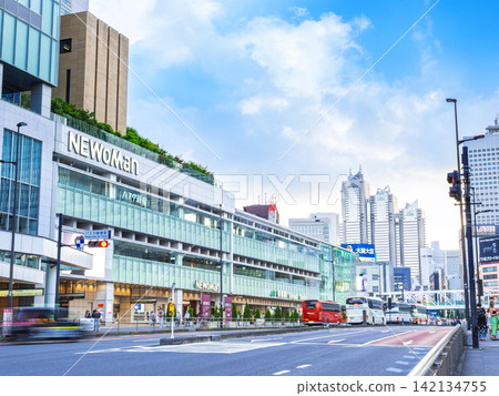 Tokyo Shinjuku Station South Exit 142134755