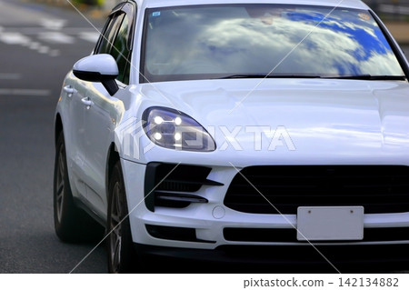 白色德國製造SUV 白色德國製造SUV 142134882