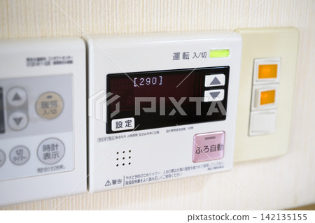 熱水器控制面板上顯示錯誤代碼 熱水器控制面板上顯示錯誤代碼 142135155