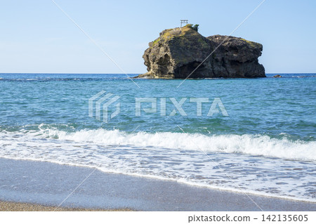 Landscape of Hakuto Coast in summer Tottori Prefecture Hakuto Coast Landscape of Hakuto Coast in summer Tottori Prefecture Hakuto Coast 142135605