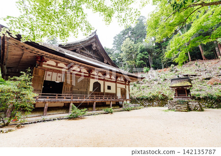 [Higashiomi City, Shiga Prefecture] Hyakusaiji Temple: Main Hall and Three Shrines 142135787
