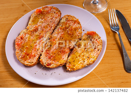 Toasted bread with garlic and tomatoes top view Toasted bread with garlic and tomatoes top view 142137482