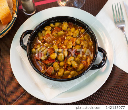 Hearty dish: Catalan beans with ham close up Hearty dish: Catalan beans with ham close up 142138077