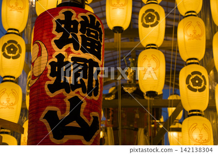 Kyoto's Gion Festival: Yoiyama (evening festival) of the pre-festival - Tōrōyama (Mantis Float) Kyoto's Gion Festival: Yoiyama (evening festival) of the pre-festival - Tōrōyama (Mantis Float) 142138304