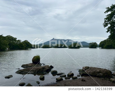 Mount Komagatake and the lake Mount Komagatake and the lake 142138399
