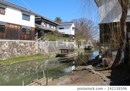 Houseboats floating on Hachimanbori Canal in Omihachiman, Shiga Prefecture Houseboats floating on Hachimanbori Canal in Omihachiman, Shiga Prefecture 142138506