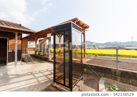 Tahara Station in autumn (Kasai City, Hyogo Prefecture) Tahara Station in autumn (Kasai City, Hyogo Prefecture) 142138529