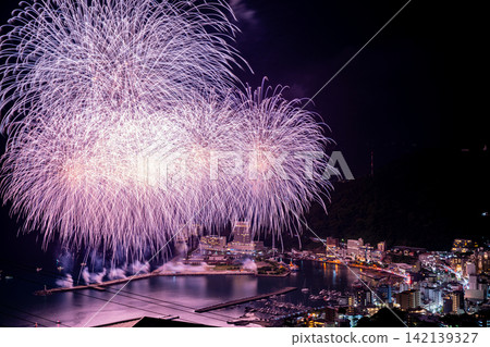[Shizuoka Prefecture] Atami's million-dollar night view and sea fireworks display - Summer 142139327