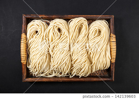 fresh Chinese Wheat Noodles Ingredient for Traditional Hot Dry Noodles fresh Chinese Wheat Noodles Ingredient for Traditional Hot Dry Noodles 142139603