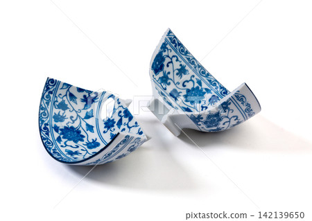 broken Blue and White Porcelain Bowl Ceramic Fragment broken Blue and White Porcelain Bowl Ceramic Fragment 142139650