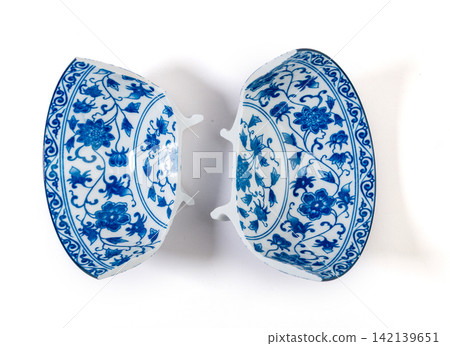 broken Blue and White Porcelain Bowl Ceramic Fragment broken Blue and White Porcelain Bowl Ceramic Fragment 142139651