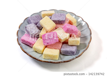freeze Dried Yogurt Cubes Fruit Flavor Snack Food freeze Dried Yogurt Cubes Fruit Flavor Snack Food 142139742