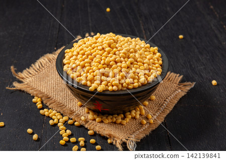 peeled Mung Bean Kernels Food Ingredient Material peeled Mung Bean Kernels Food Ingredient Material 142139841