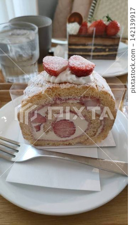 Rice flour strawberry shortcake 142139917