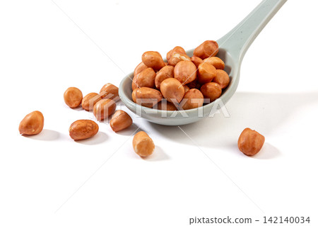 raw shelled peanuts with red skin in canvas sack for snack and culinary recipe raw shelled peanuts with red skin in canvas sack for snack and culinary recipe 142140034