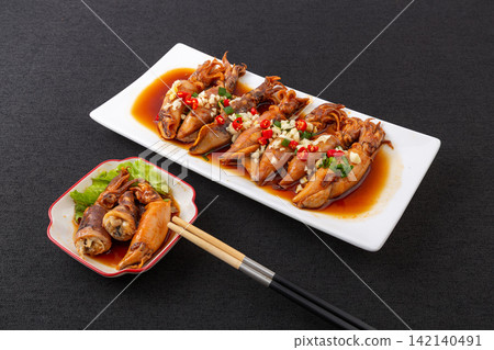 chinese Chilled Tube Squid with Spicy Sauce Dressing 142140491