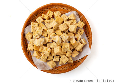 dried Wheat Gluten Cubes in Woven Basket 142141493