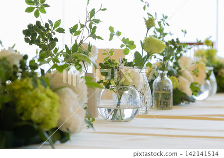 Natural-style table decorations and floral arrangements Natural-style table decorations and floral arrangements 142141514