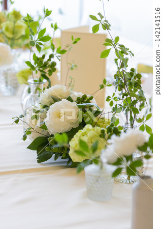 Natural-style table decorations and floral arrangements 142141516