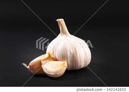 whole Raw White Garlic Bulbs in Basket 142141633