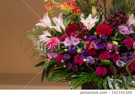 An elegant and luxurious flower arrangement perfect for autumn. An elegant and luxurious flower arrangement perfect for autumn. 142142169