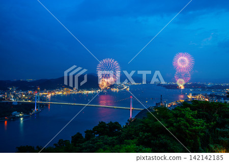 從日野山公園欣賞煙火和關門海峽的夜景 從日野山公園欣賞煙火和關門海峽的夜景 142142185