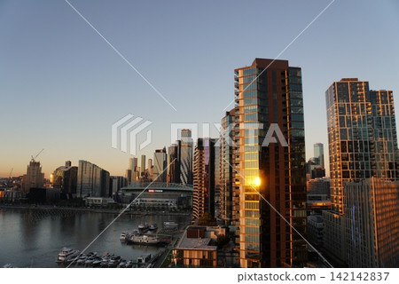 Evening view of Melbourne, Australia Evening view of Melbourne, Australia 142142837