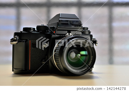 A legendary camera from yesteryear, a professional SLR A legendary camera from yesteryear, a professional SLR 142144278
