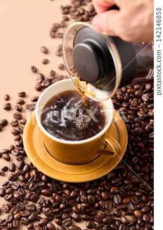 pour coffee into a cup pour coffee into a cup 142146858