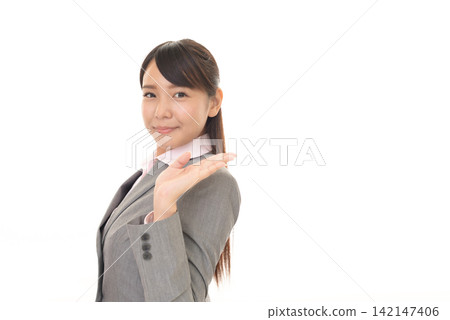 Guide smiling woman Guide smiling woman 142147406