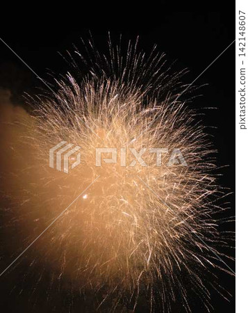 Radiating fireworks at the Kochi City Summer Fireworks Festival Radiating fireworks at the Kochi City Summer Fireworks Festival 142148607