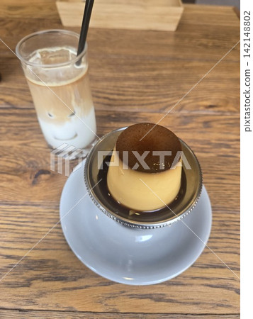 Latte and pudding 142148802
