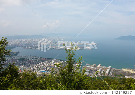 從瀨戶內海國立公園屋島眺望瀨戶內海和高松市(攝於2026年8月) 從瀨戶內海國立公園屋島眺望瀨戶內海和高松市(攝於2026年8月) 142149237