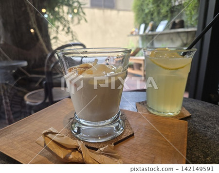 Cafe: Lemonade and Yogurt 142149591