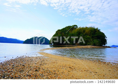 Angel Road on Suo-Oshima and Mamiya Island, and the beautiful nature of the Seto Inland Sea Angel Road on Suo-Oshima and Mamiya Island, and the beautiful nature of the Seto Inland Sea 142149680