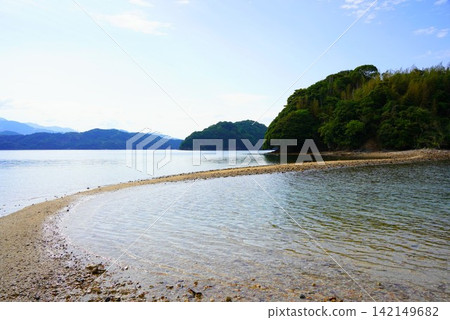 Angel Road on Suo-Oshima and Mamiya Island, and the beautiful nature of the Seto Inland Sea Angel Road on Suo-Oshima and Mamiya Island, and the beautiful nature of the Seto Inland Sea 142149682