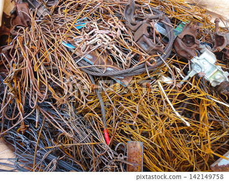 Metal scrap (industrial waste) such as wire scraps and clamps generated at scaffolding construction sites. Metal scrap (industrial waste) such as wire scraps and clamps generated at scaffolding construction sites. 142149758