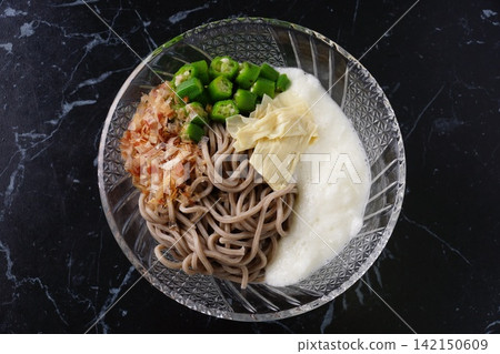 托羅羅和秋葵蕎麥麵 托羅羅和秋葵蕎麥麵 142150609