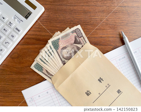 Payday and household budget management image Payday and household budget management image 142150823