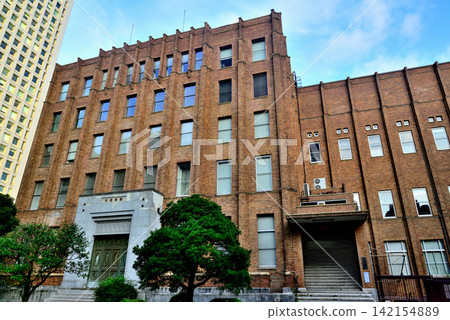 東京市政府大樓,一座位於東京日比谷公園內的歷史建築。 東京市政府大樓,一座位於東京日比谷公園內的歷史建築。 142154889