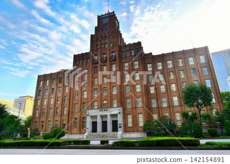 東京市政府大樓,一座位於東京日比谷公園內的歷史建築。 東京市政府大樓,一座位於東京日比谷公園內的歷史建築。 142154891