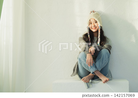 一位戴著針織帽的女士的肖像 一位戴著針織帽的女士的肖像 142157069