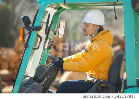 叉車 142157933