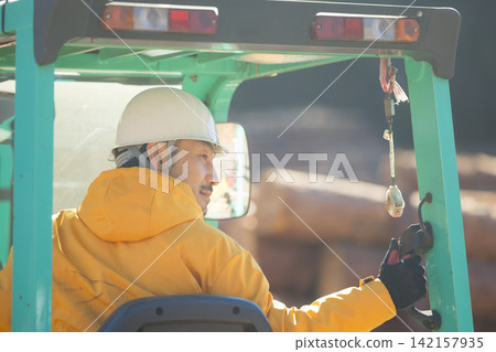 叉車 叉車 142157935