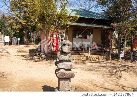 [Setonaikai National Park] Spring scenery at the summit of Mt. Iino, Iiyama-cho, Marugame City, Kagawa Prefecture 142157964