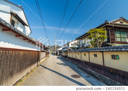 [Important Preservation District for Groups of Traditional Buildings] Spring Scenery of Nagahara-cho Street, Hachiman, Omihachiman City, Shiga Prefecture (Part 3) 142159351